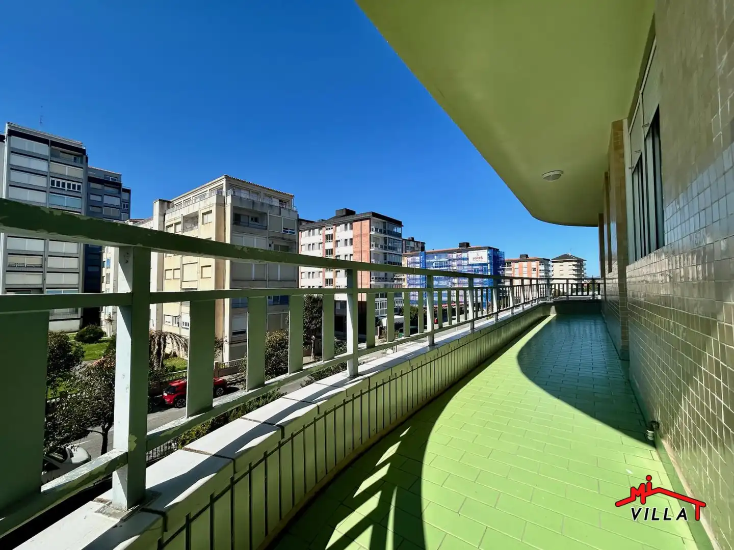 Vista exterior de Piso en venta en Laredo con Calefacción, Terraza y Amueblado