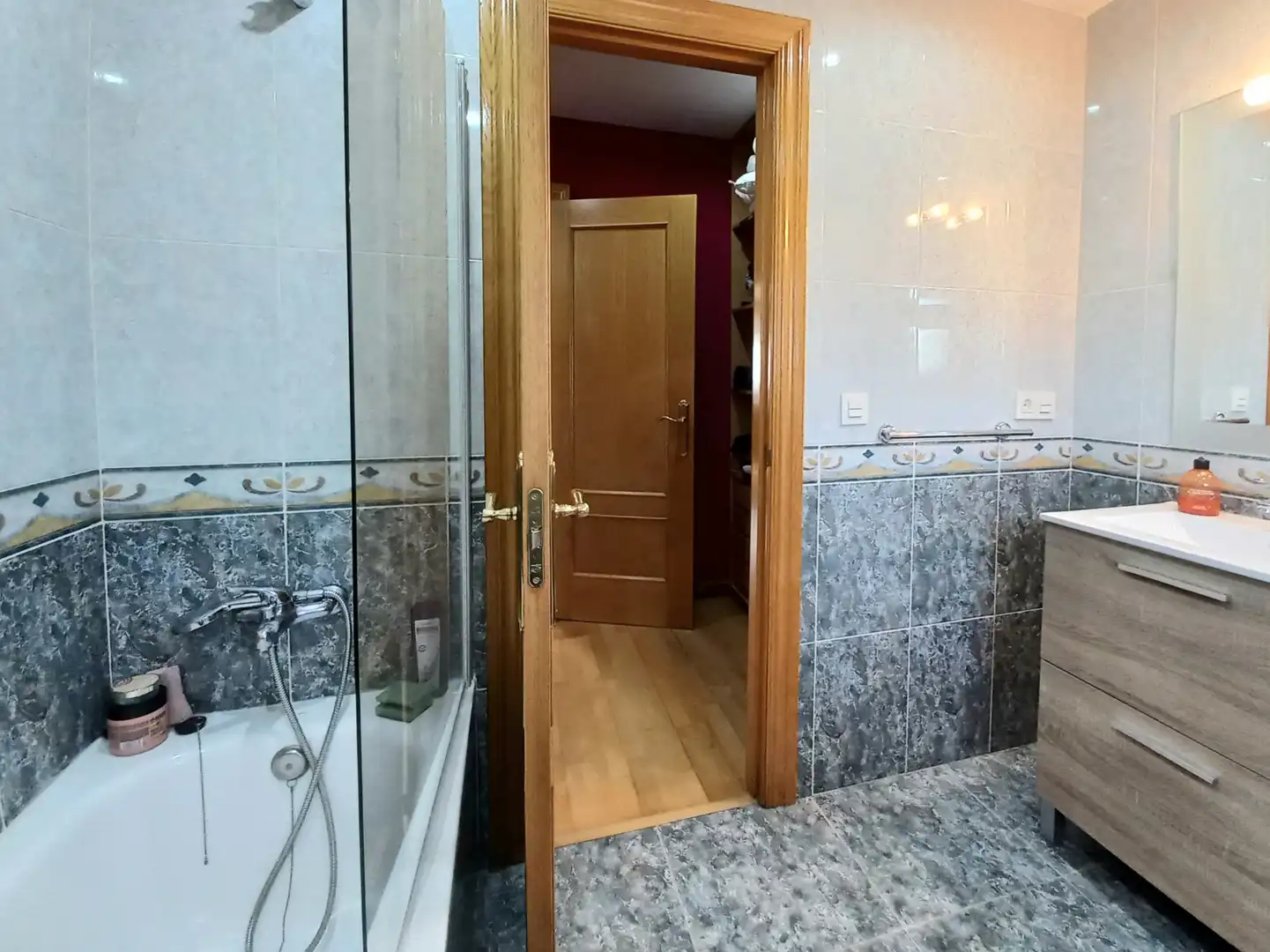 Baño de Casa adosada en venta en Cayuela con Calefacción, Jardín privado y Terraza