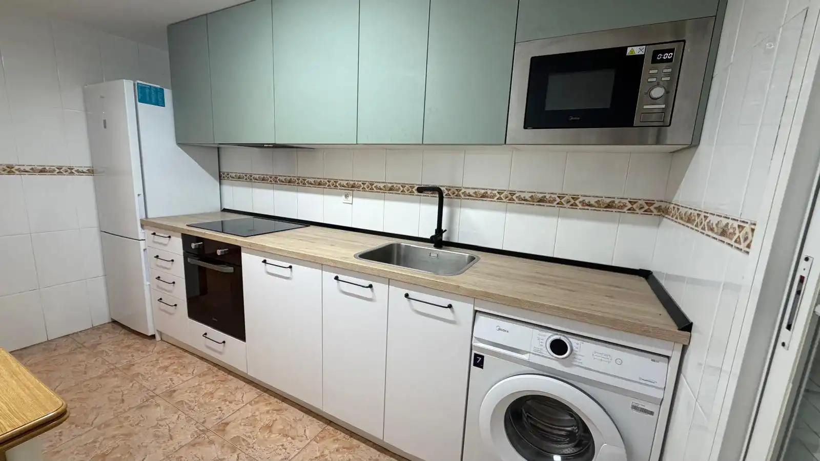 Cocina de Piso para compartir en La Almunia de Doña Godina  con Calefacción, Terraza y Amueblado