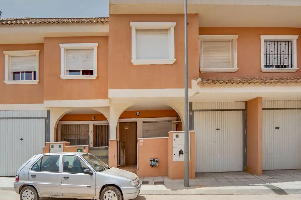 Semi-detached house for sale in C/ Juan de Cobato
