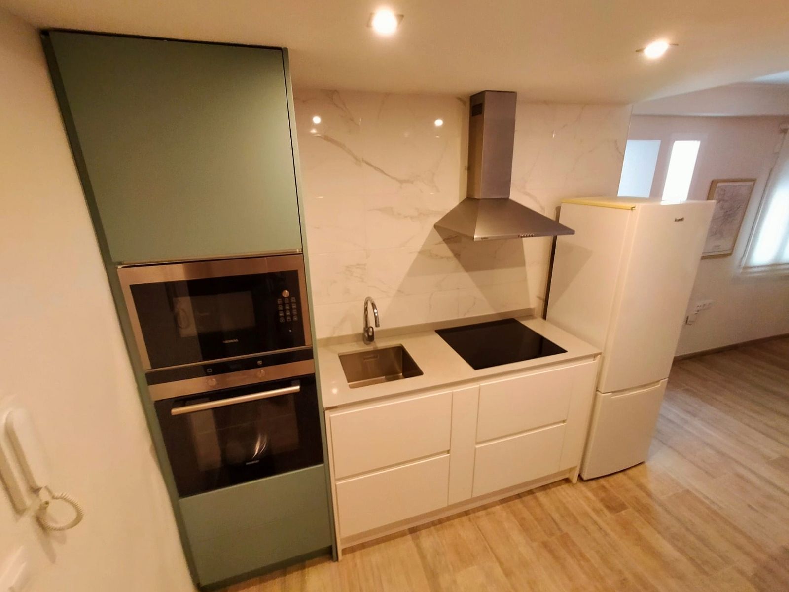 Kitchen of Flat to rent in  Valencia Capital  with Air Conditioner and Furnished