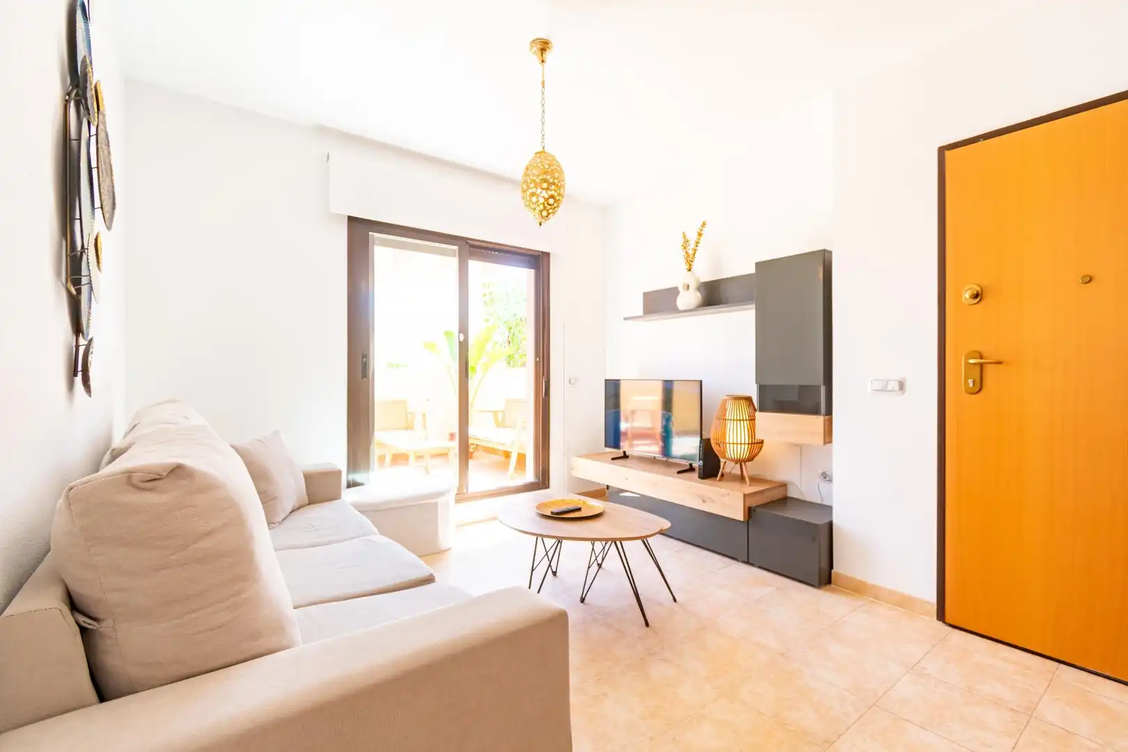 Sala d'estar de Apartament en venda en Águilas amb Aire condicionat, Terrassa i Moblat