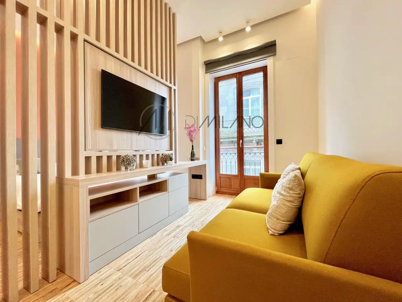 Sala d'estar de Estudi de lloguer en Vigo  amb Calefacció, Parquet i Moblat