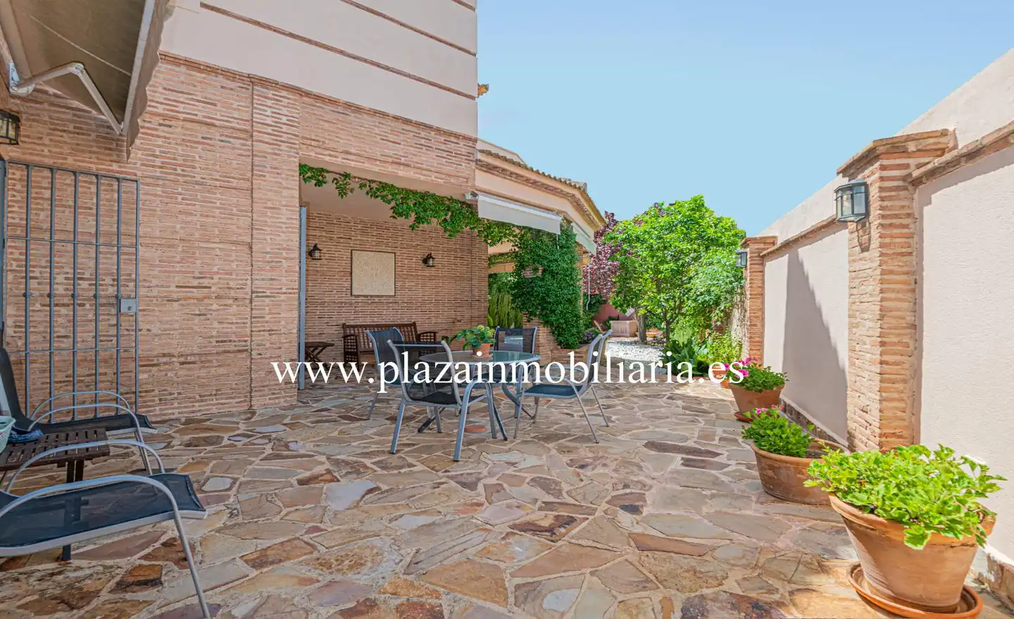 Garden of Houses for sale in Lucena