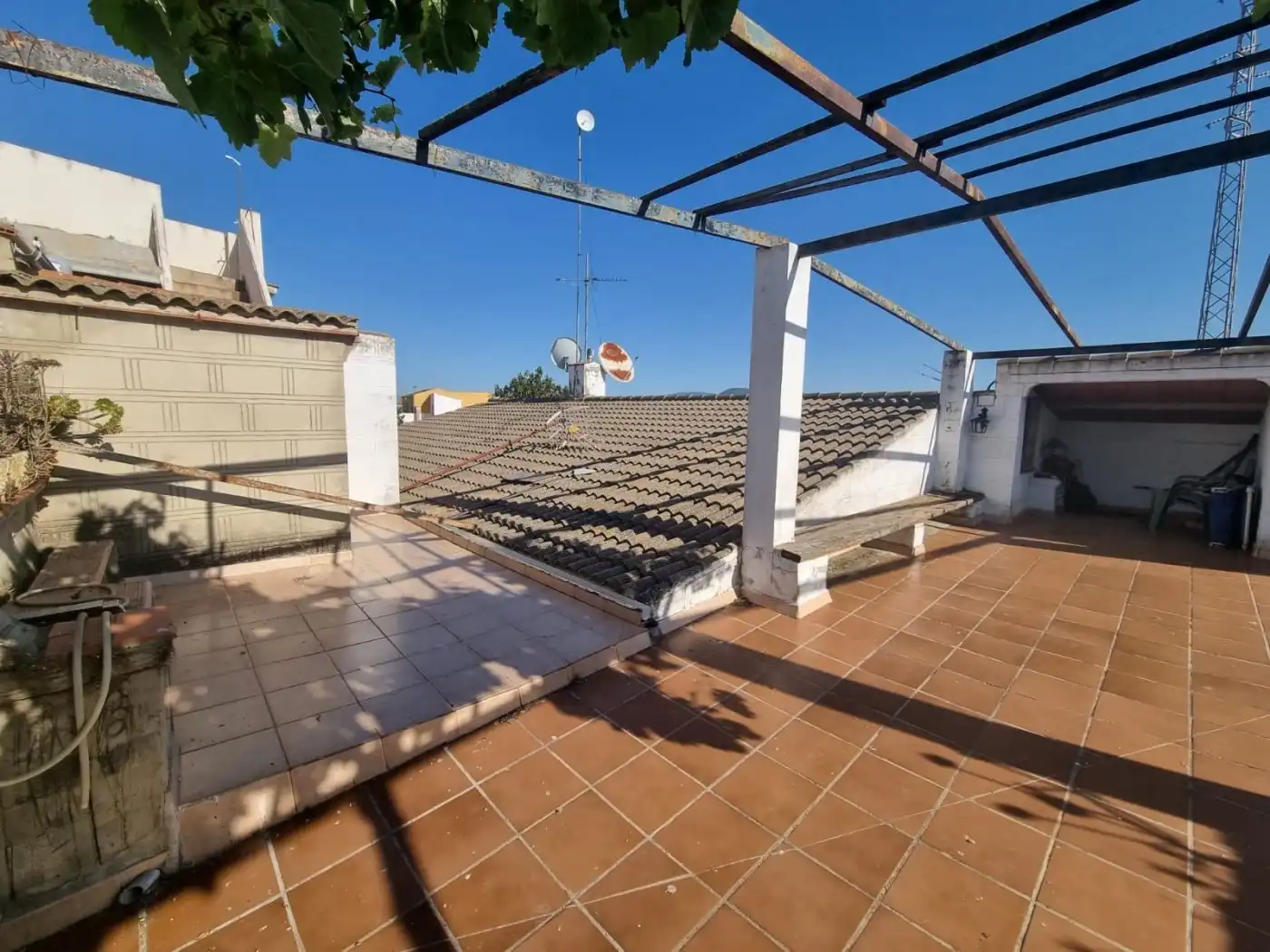Terrassa de Finca rústica en venda en Arcos de la Frontera amb Jardí privat, Terrassa i Traster