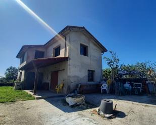 Vista exterior de Casa o xalet en venda en Villaviciosa amb Piscina