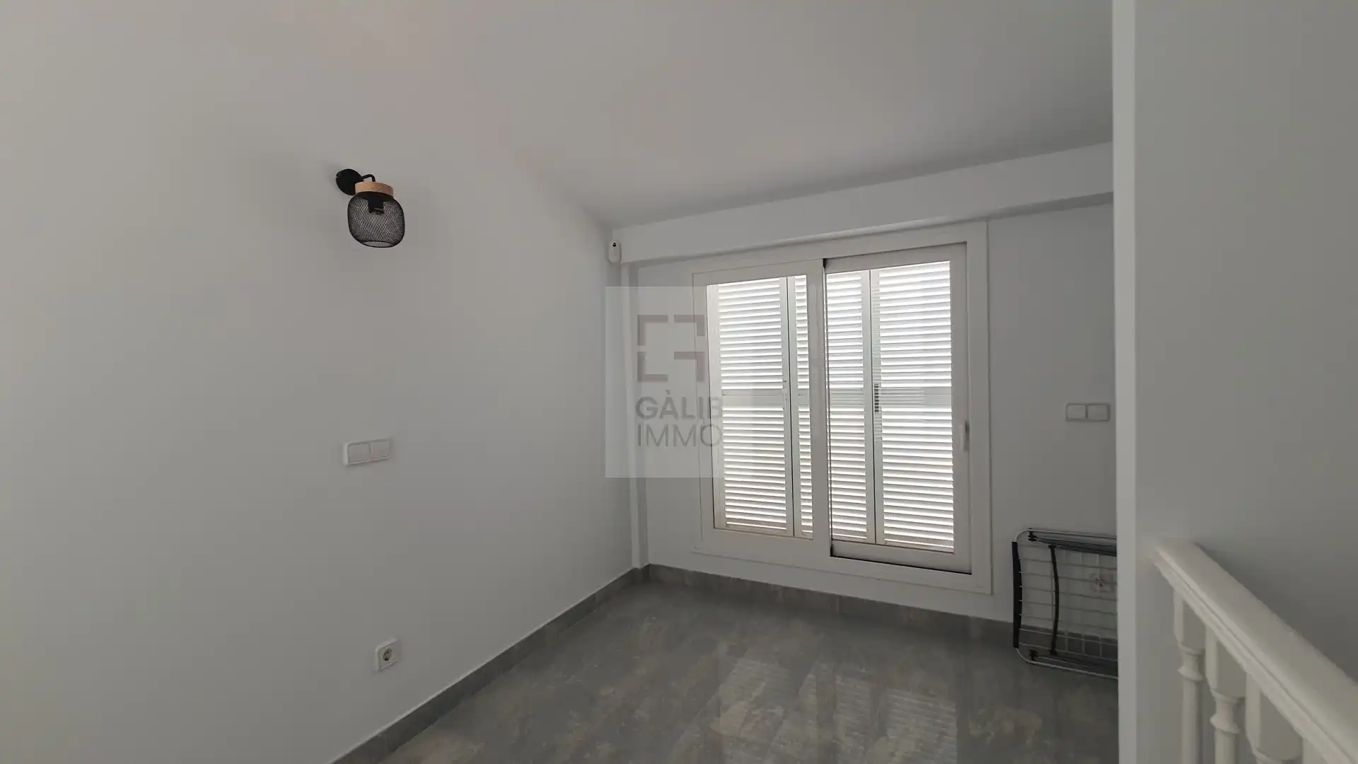 Schlafzimmer von Einfamilien-Reihenhaus zum Verkauf in Empuriabrava mit Klimaanlage, Terrasse und Möbliert
