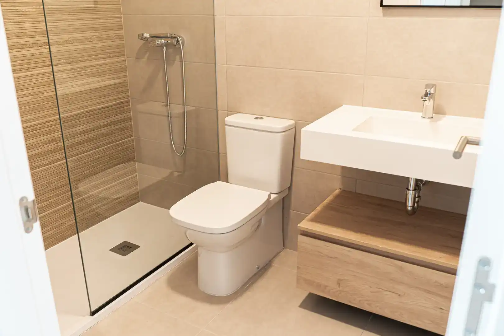 Bathroom of Flat for sale in Estepona  with Air Conditioner, Terrace and Swimming Pool