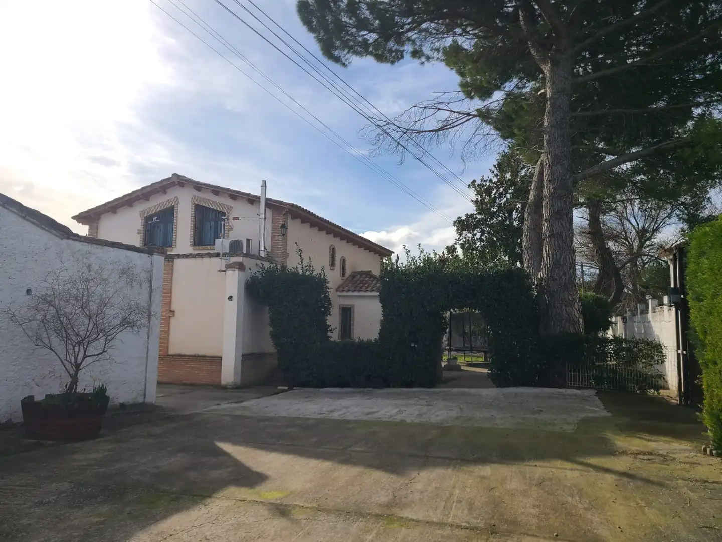 Vista exterior de Casa o xalet en venda en Zaragoza amb Aire condicionat, Calefacció i Jardí privat