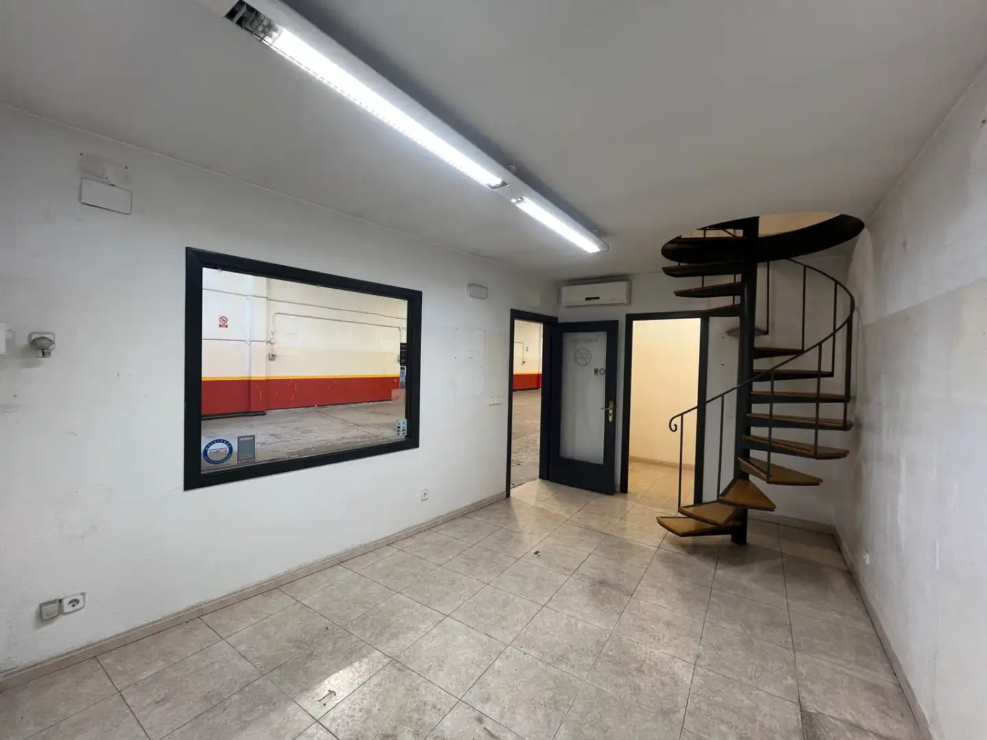 Nave industrial de alquiler en Girona con Alarma