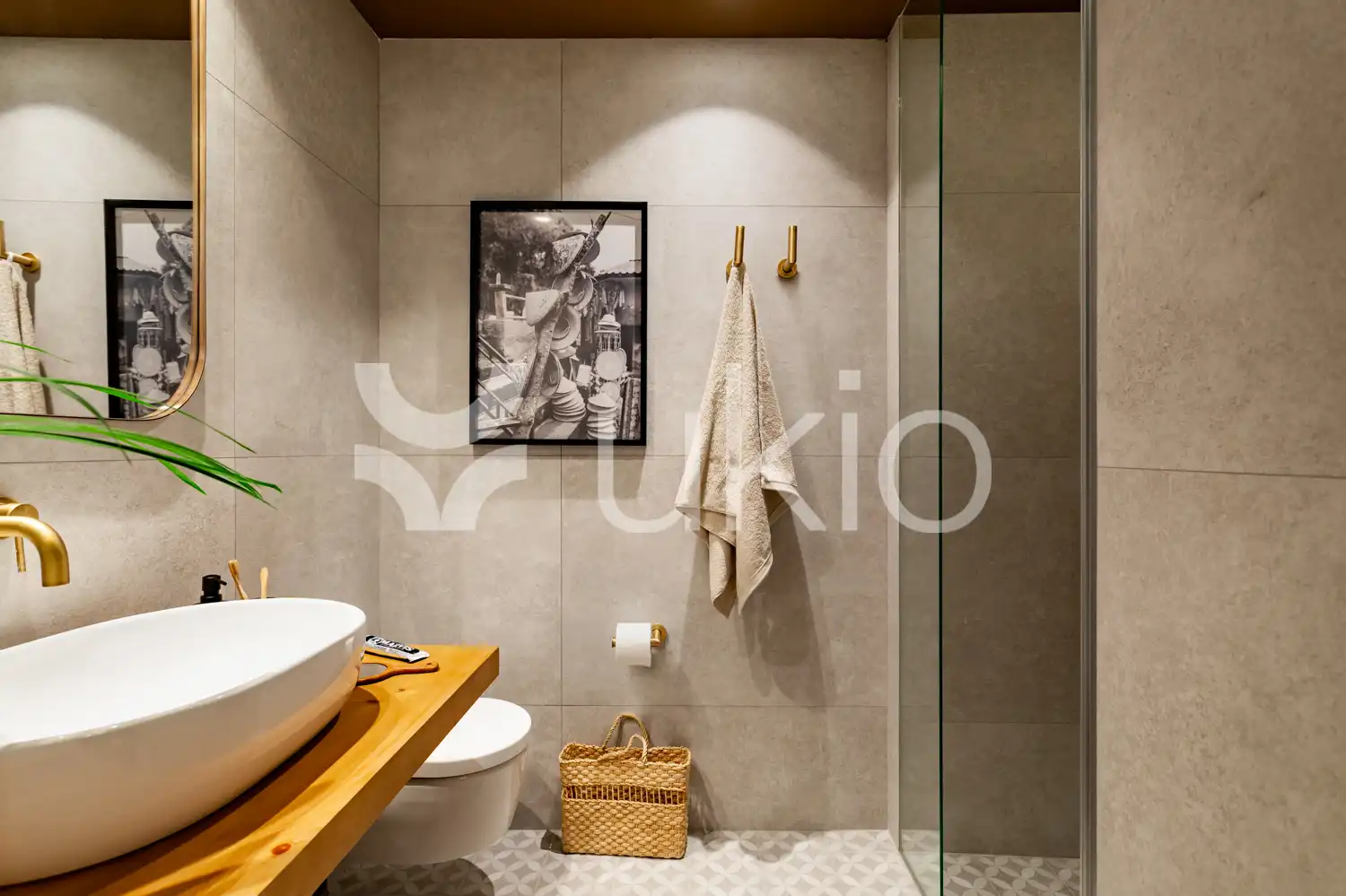 Bany de Apartament de lloguer en Barcelona amb Aire condicionat, Calefacció i Moblat