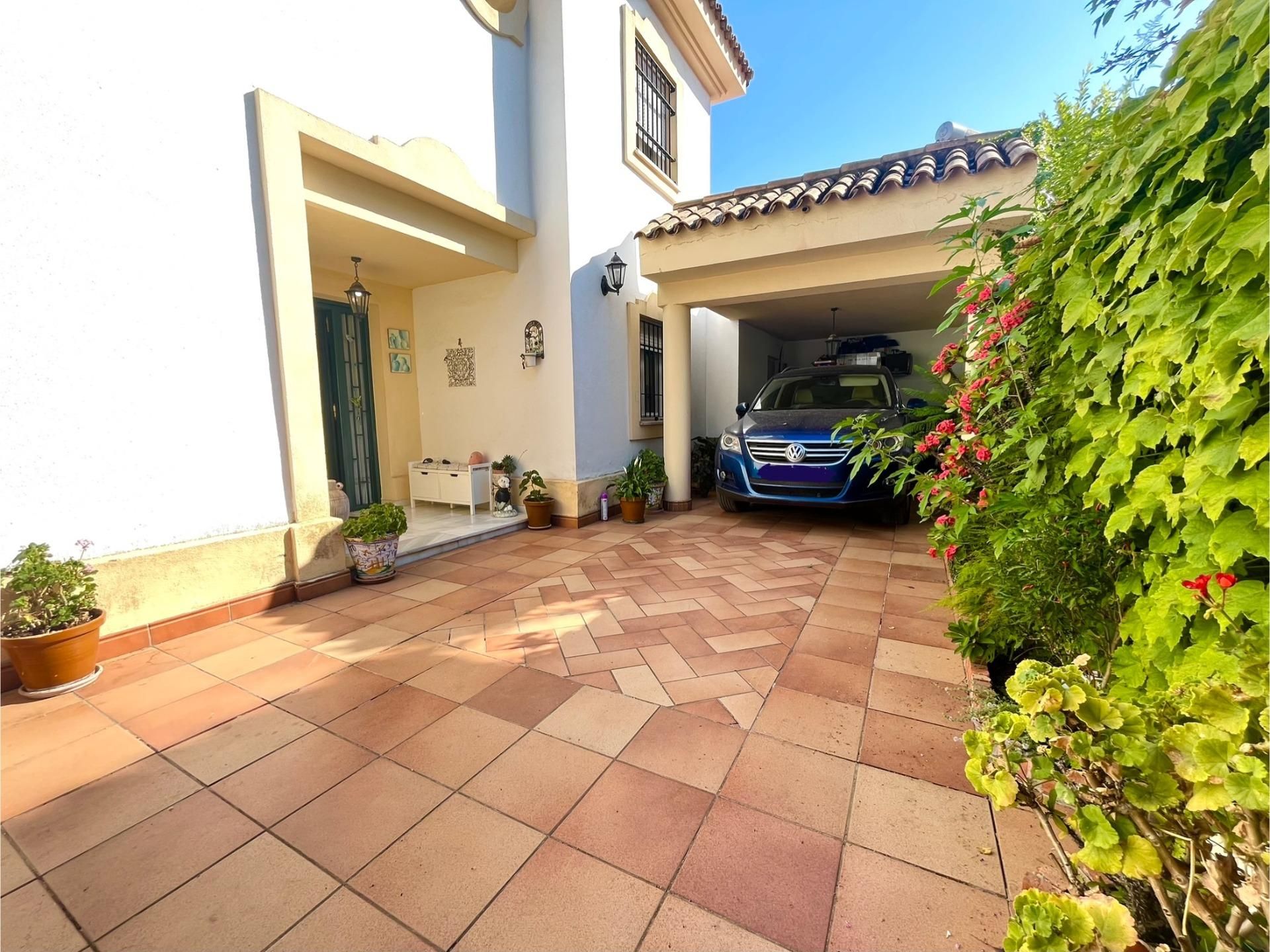 Vista exterior de Casa adosada en venta en Jerez de la Frontera con Aire acondicionado, Jardín privado y Trastero