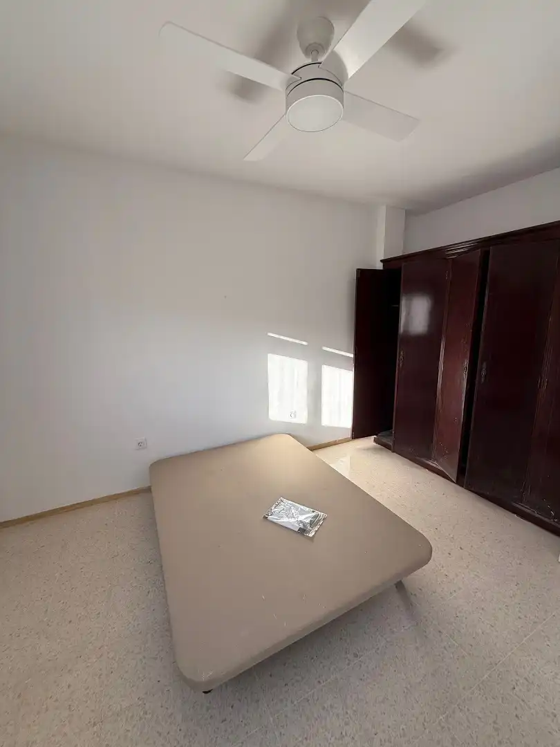 Bedroom of Flat for rent in Carmona  with Air Conditioner and Balcony