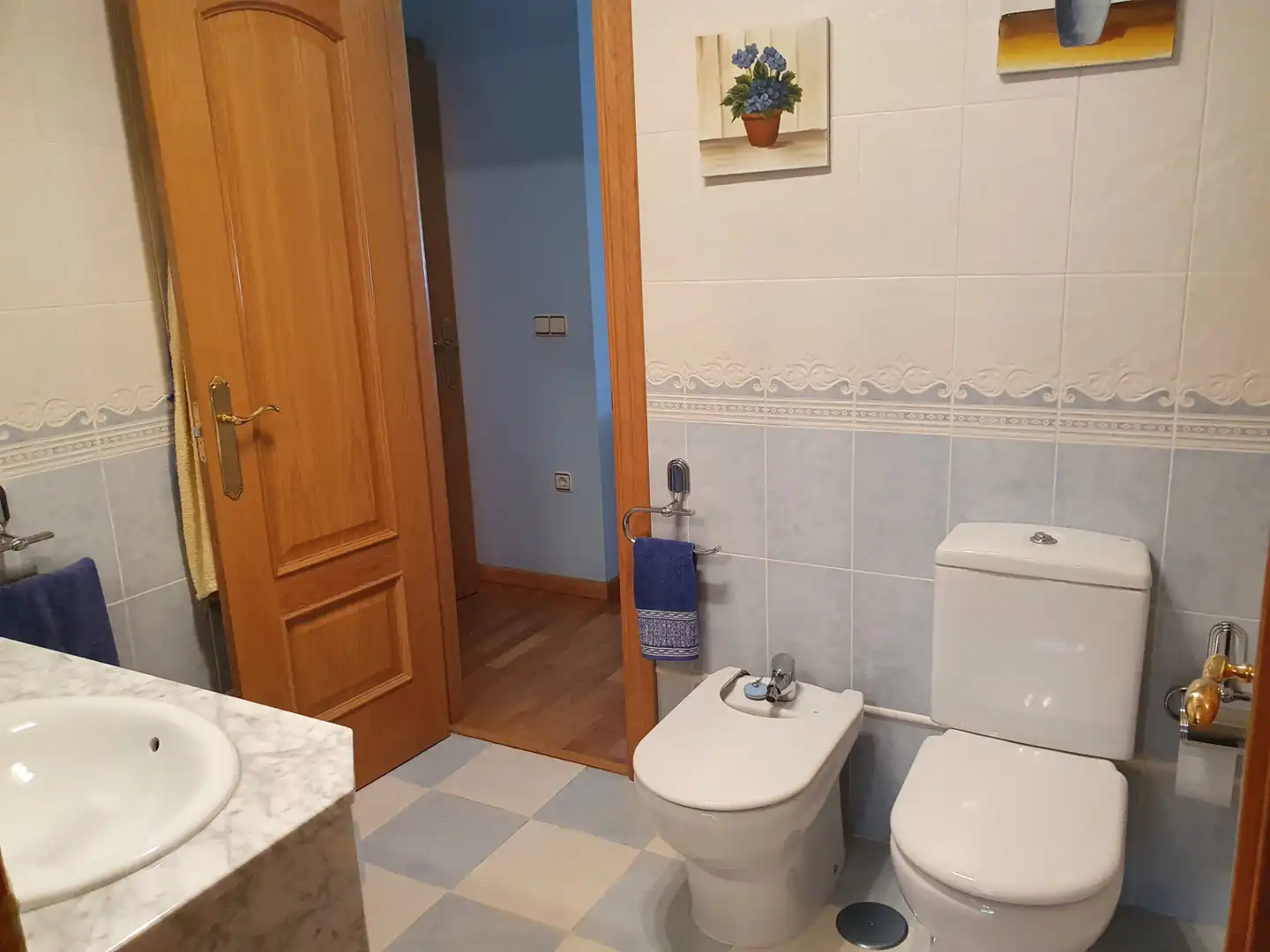 Bany de Casa o xalet en venda en León Capital  amb Calefacció, Jardí privat i Forn