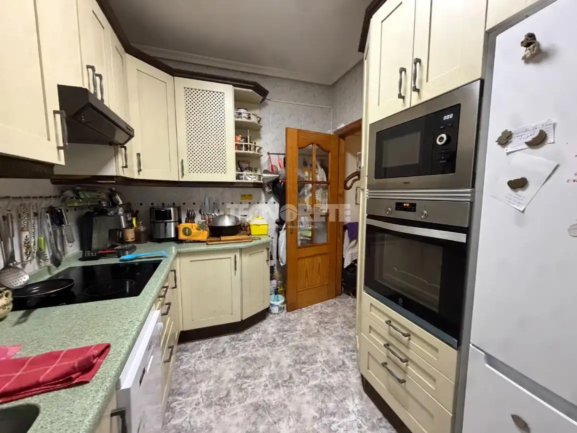 Casa aparellada amb terrassa en venda a C. la Virgen, imagen 8