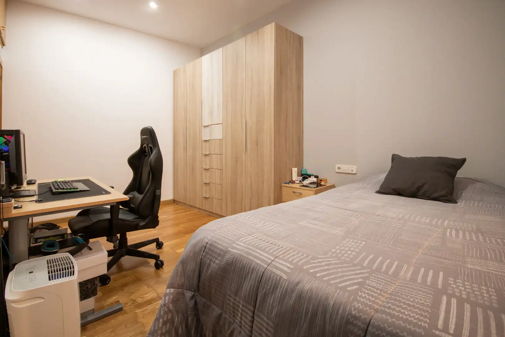 Bedroom of Flat for sale in Barcelona  with Air Conditioner, Heating and Parquet flooring