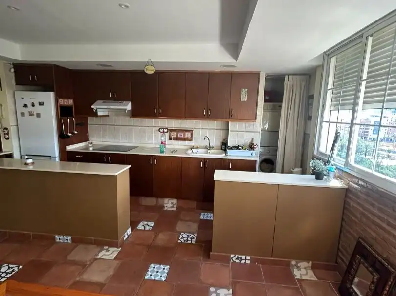 Küche von Wohnung zur Miete in Valencia mit Klimaanlage, Heizung und Parkett