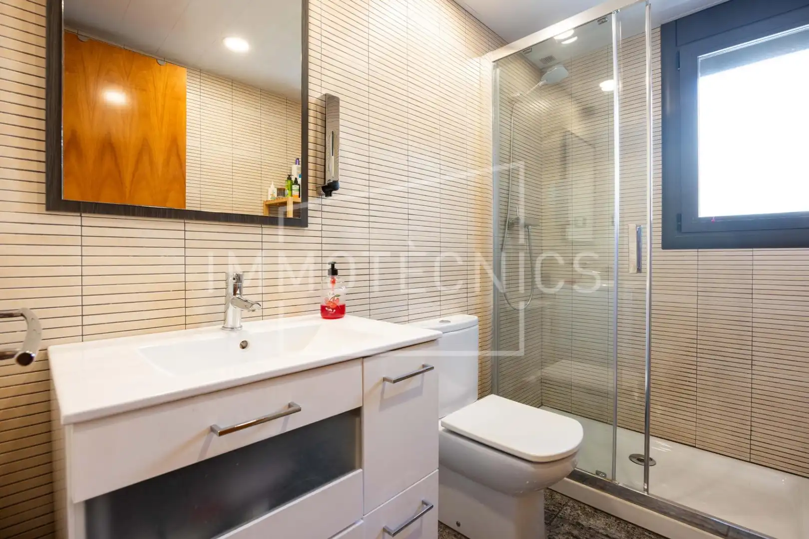 Baño de Casa o chalet en venta en La Roca del Vallès con Calefacción, Jardín privado y Terraza
