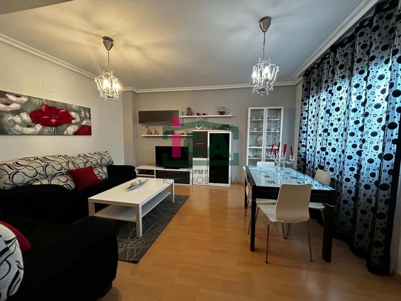 Sala d'estar de Casa adosada de lloguer en Cáceres Capital amb Calefacció, Terrassa i Traster