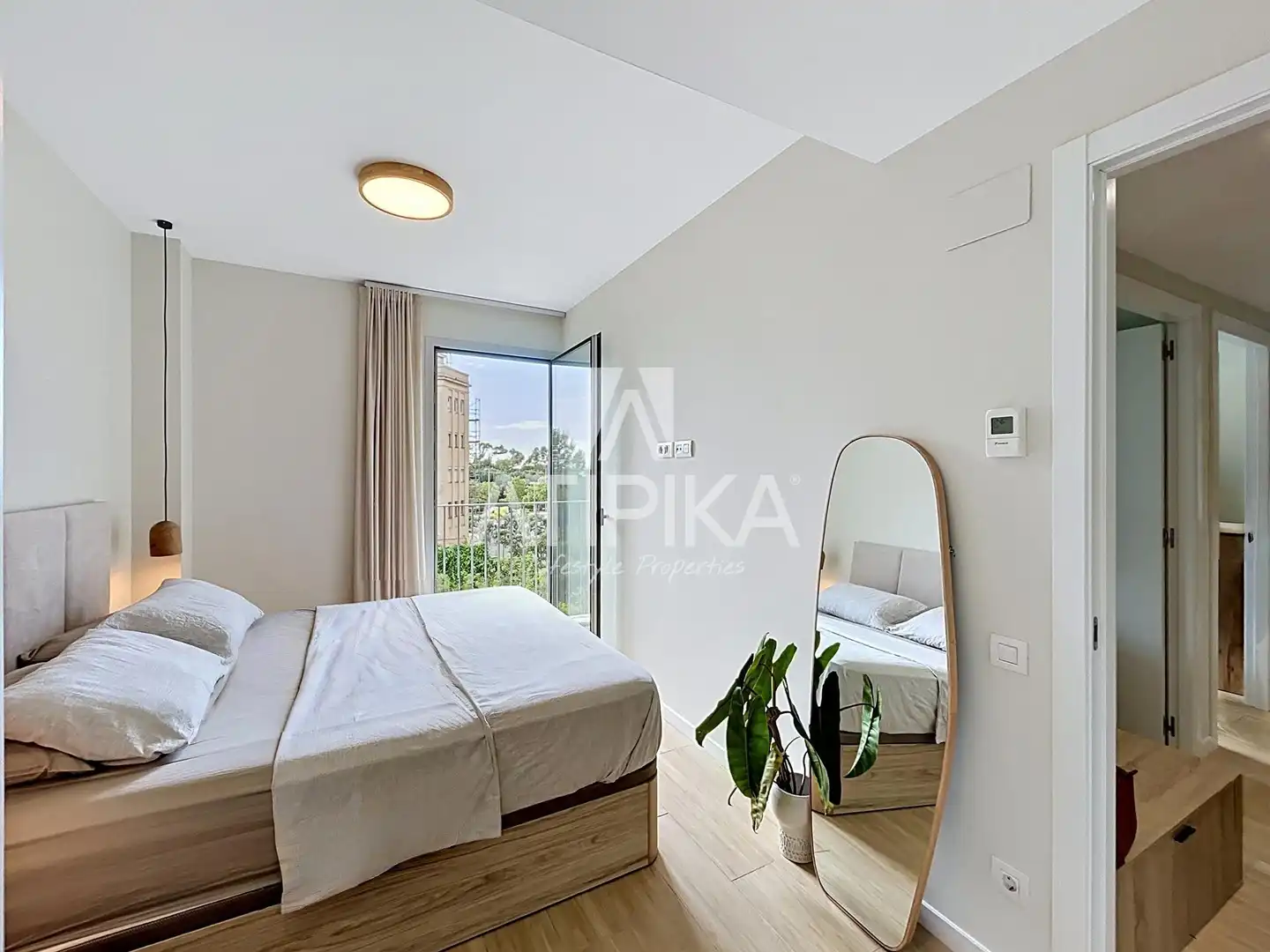 Bedroom of Flat for rent in Barcelona  with Air Conditioner, Parquet flooring and Terrace
