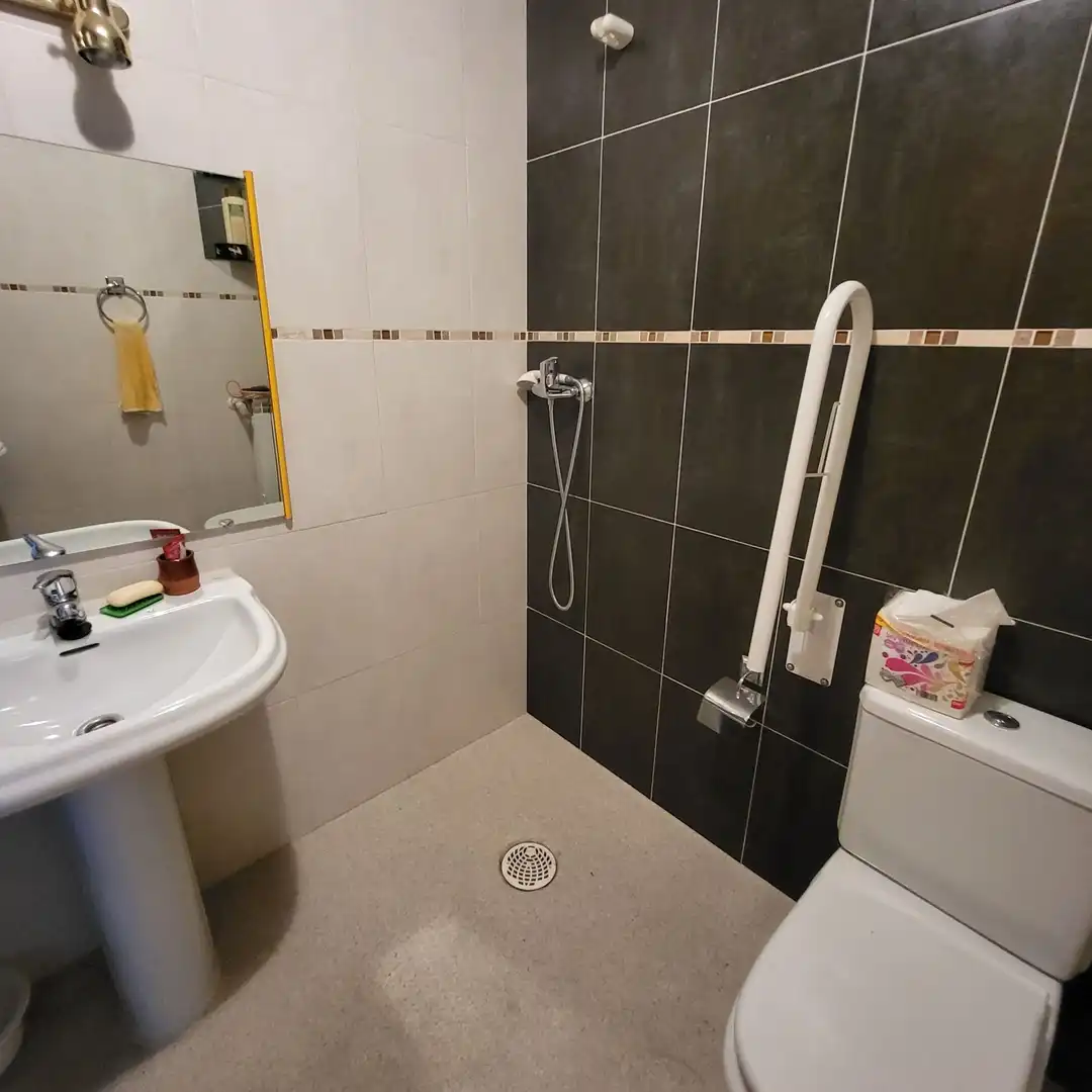 Baño de Piso en venta en Ávila con Calefacción, Terraza y Trastero