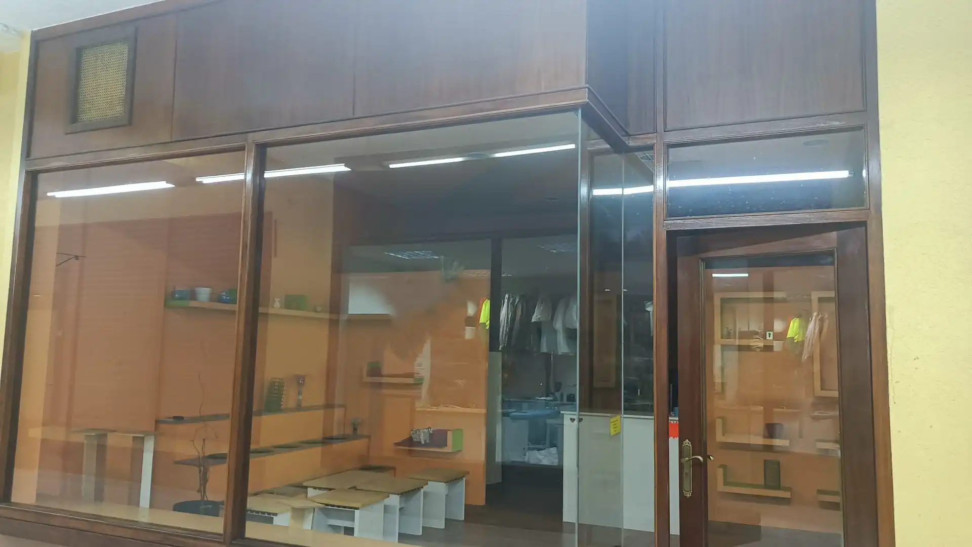 Local de alquiler en Carballo con Amueblado