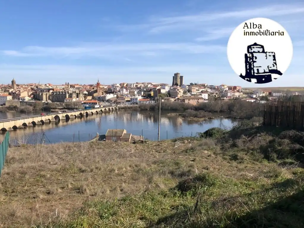 Terreny residencial en venda a Calle Victimas del Terrorismo 31