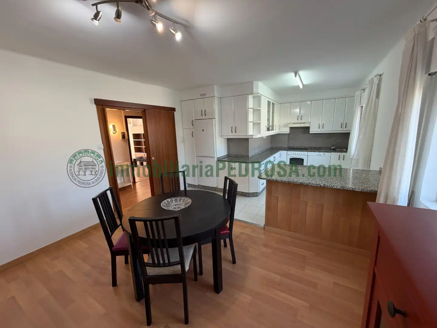 Cocina de Piso de alquiler en Pontevedra Capital  con Calefacción, Amueblado y Balcón