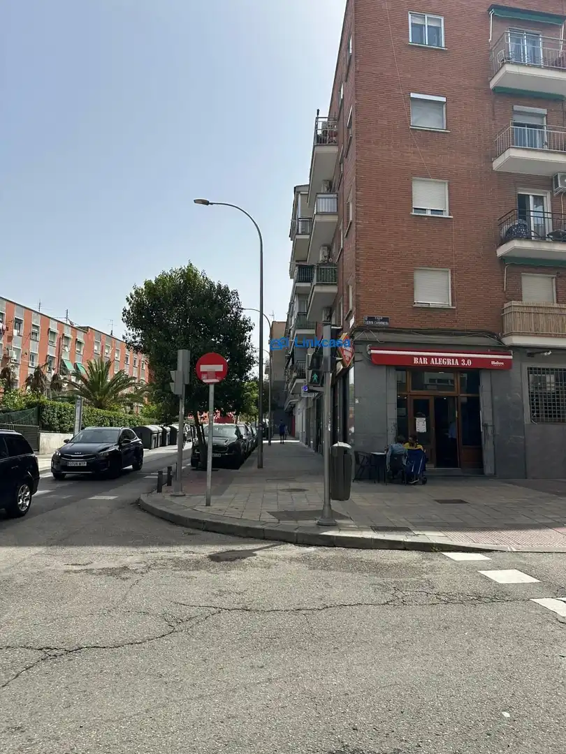 Vista exterior de Local en venda en Madrid