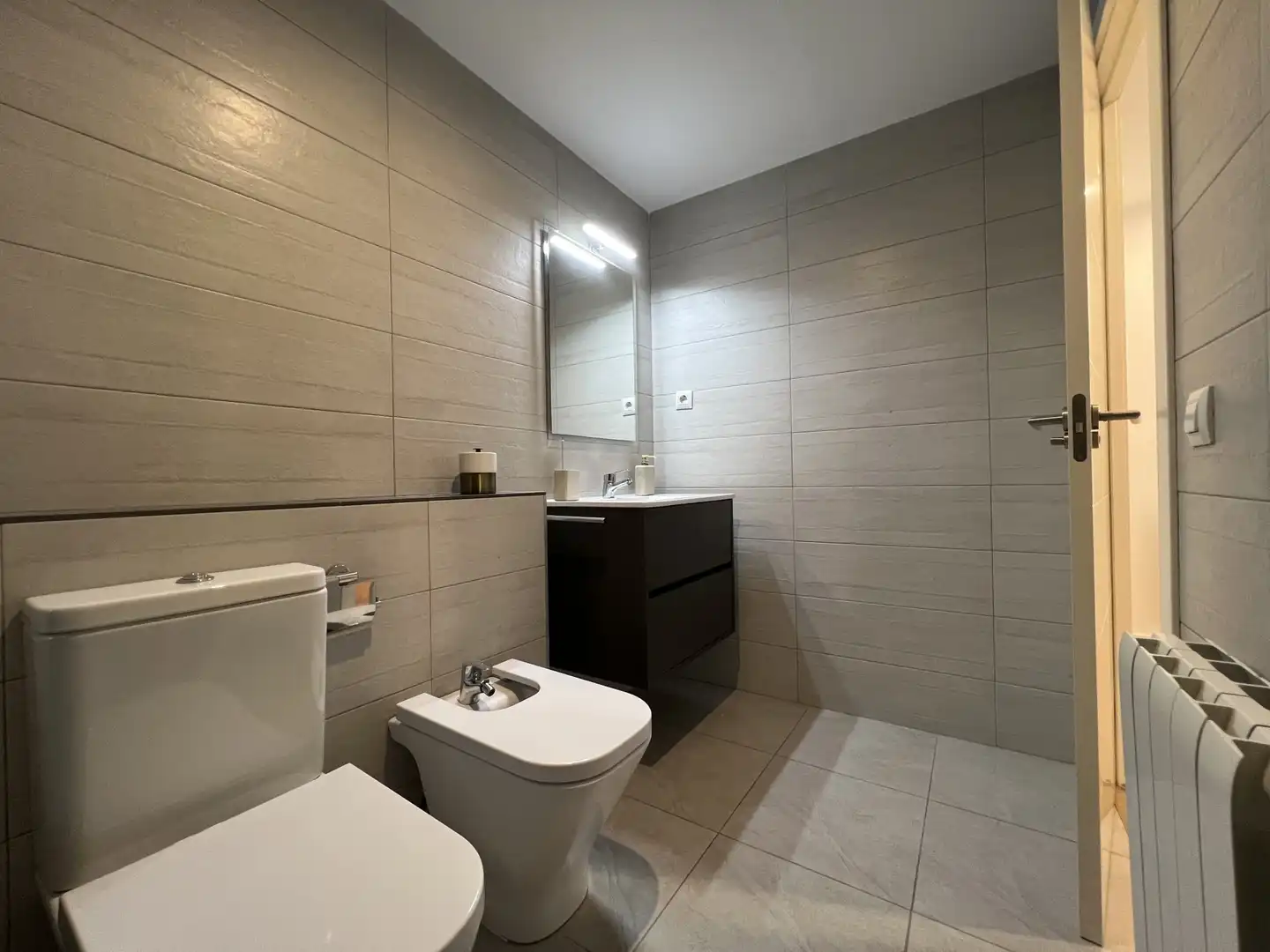 Badezimmer von Wohnung zum Verkauf in Tarragona mit Klimaanlage, Heizung und Möbliert