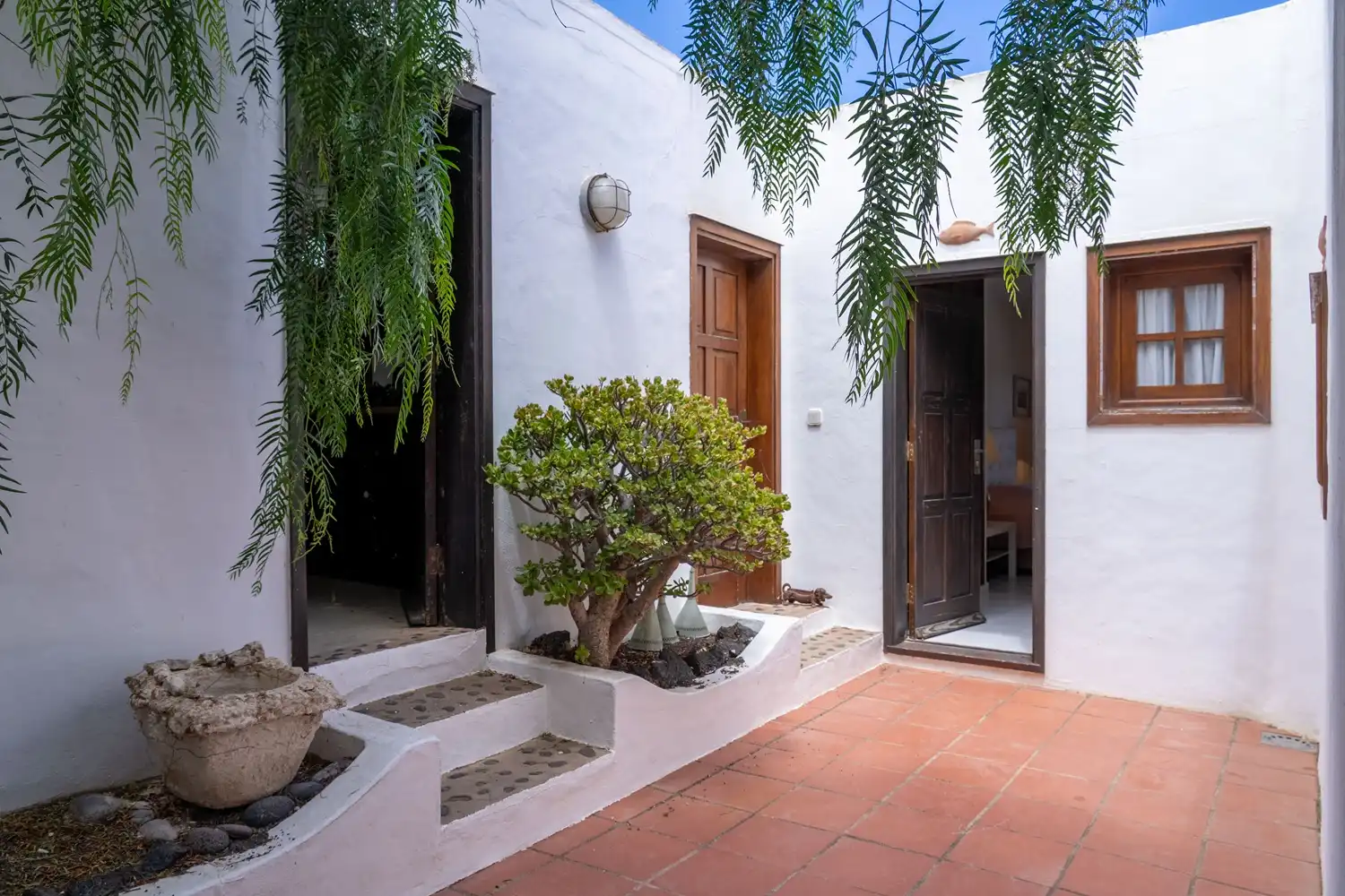 Vista exterior de Casa o xalet en venda en Teguise amb Jardí privat, Terrassa i Moblat