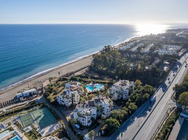 Bajo con piscina en venta en Selwo