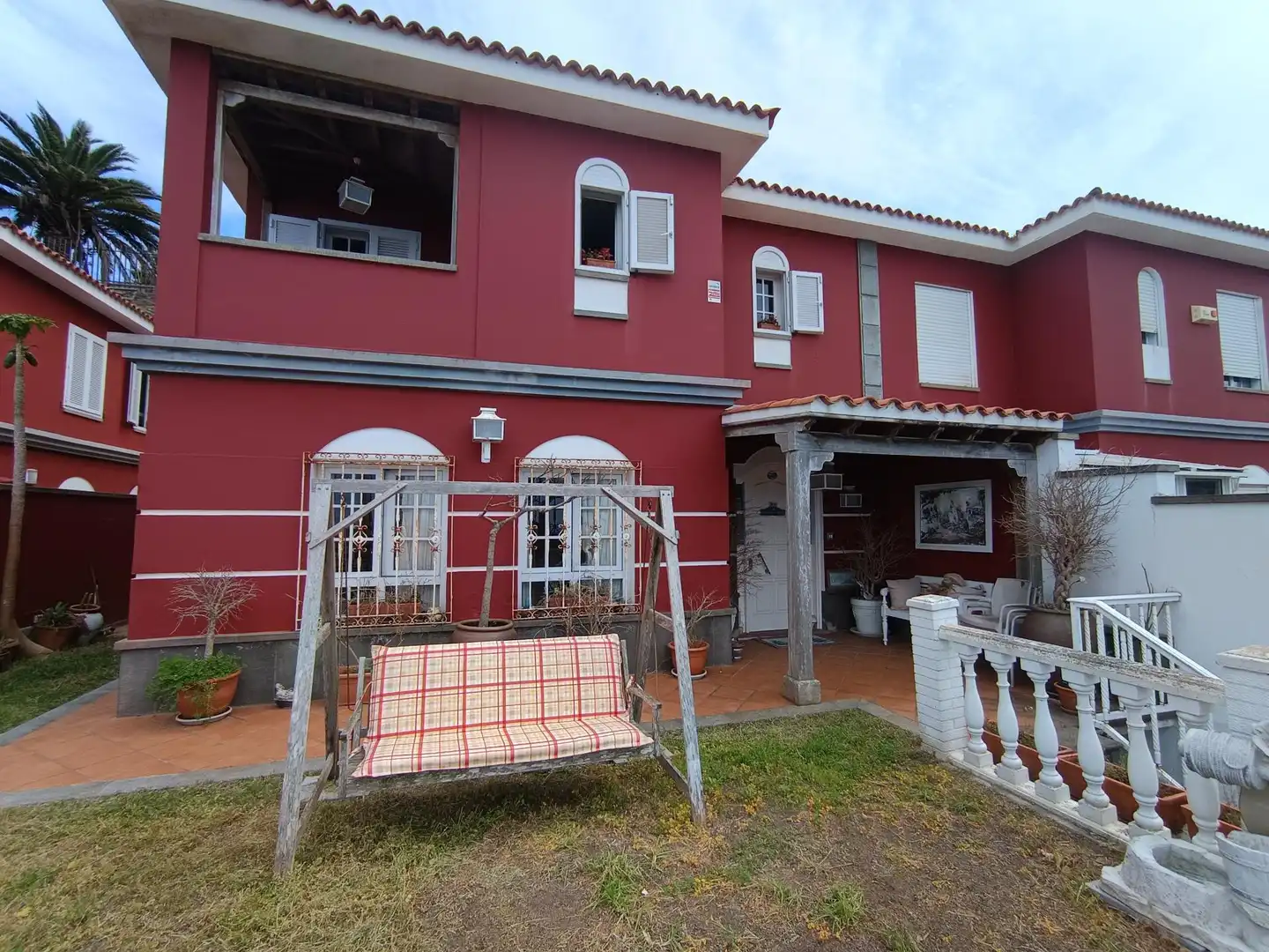 Vista exterior de Casa adosada en venda en Las Palmas de Gran Canaria amb Jardí privat i Terrassa