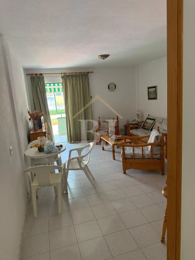 Sala de estar de Apartamento en venta en Arona con Terraza, Trastero y Amueblado