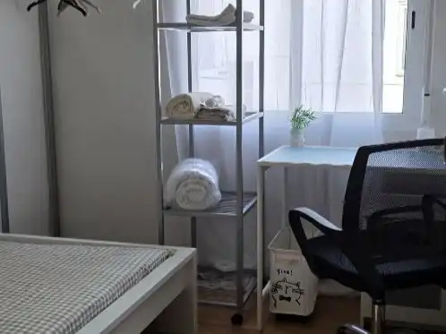 Bedroom of Flat for share in Sur