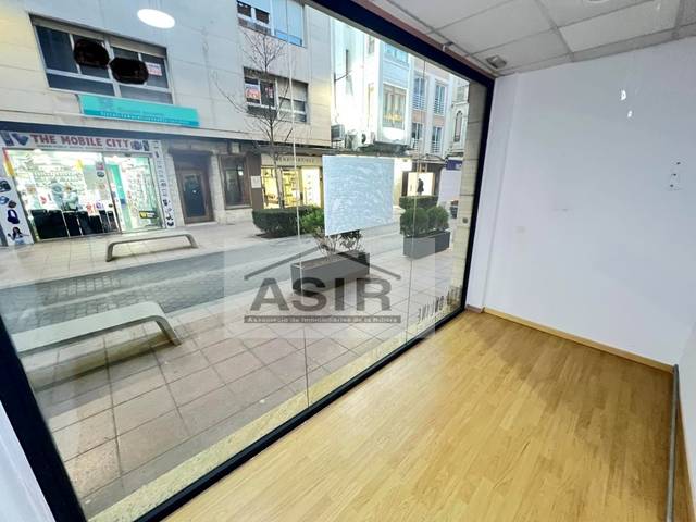 Local comercial en Alquiler en Calle Benito Perez Galdos en Centre