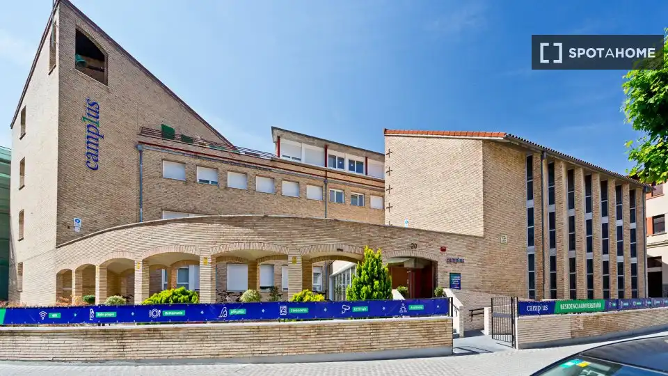Vista exterior de Pis per a compartir en 2º Ensanche