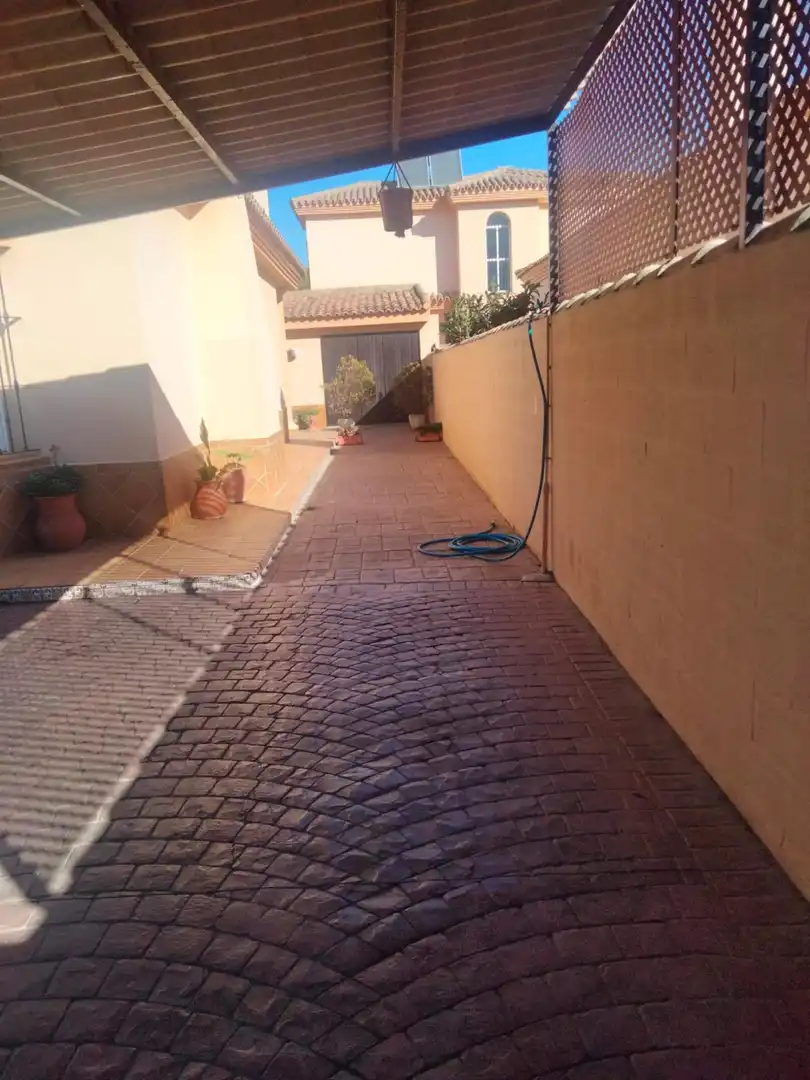 Vista exterior de Casa o xalet en venda en Chiclana de la Frontera