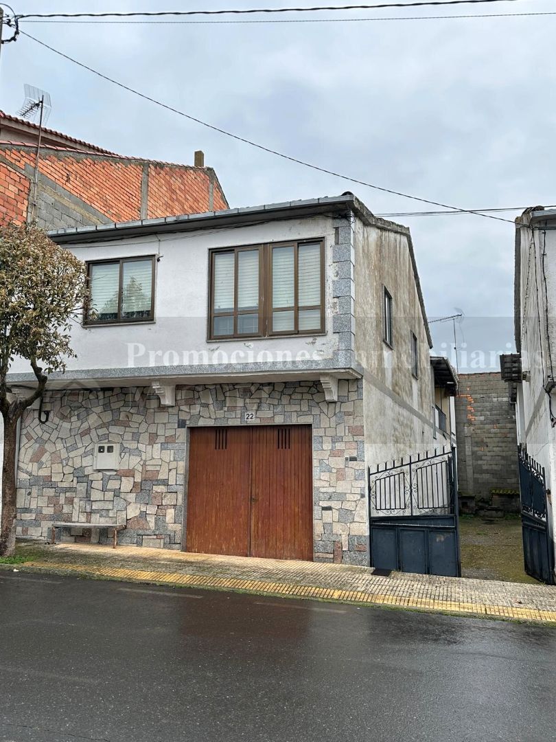 Vista exterior de Casa o xalet en venda en Oímbra amb Calefacció, Terrassa i Traster