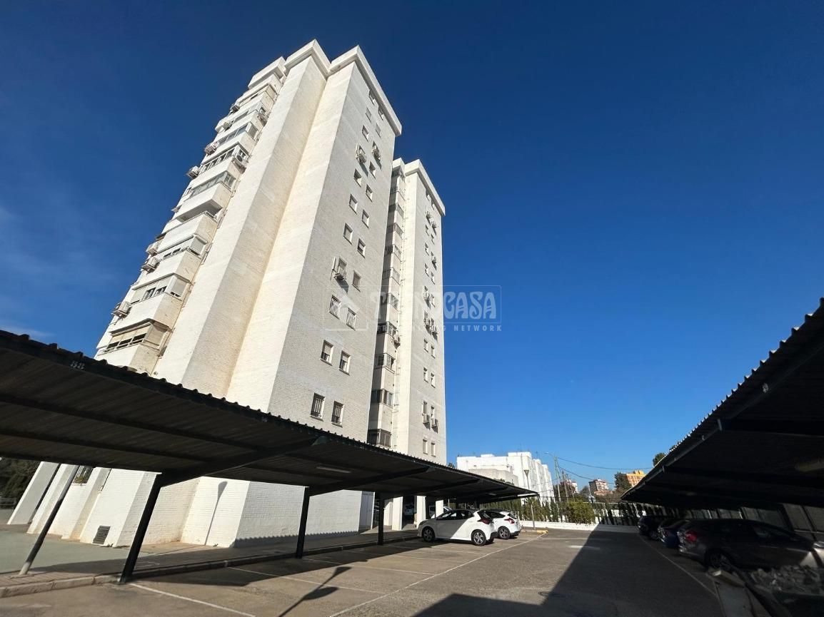 Exterior view of Flat for sale in  Sevilla Capital  with Air Conditioner