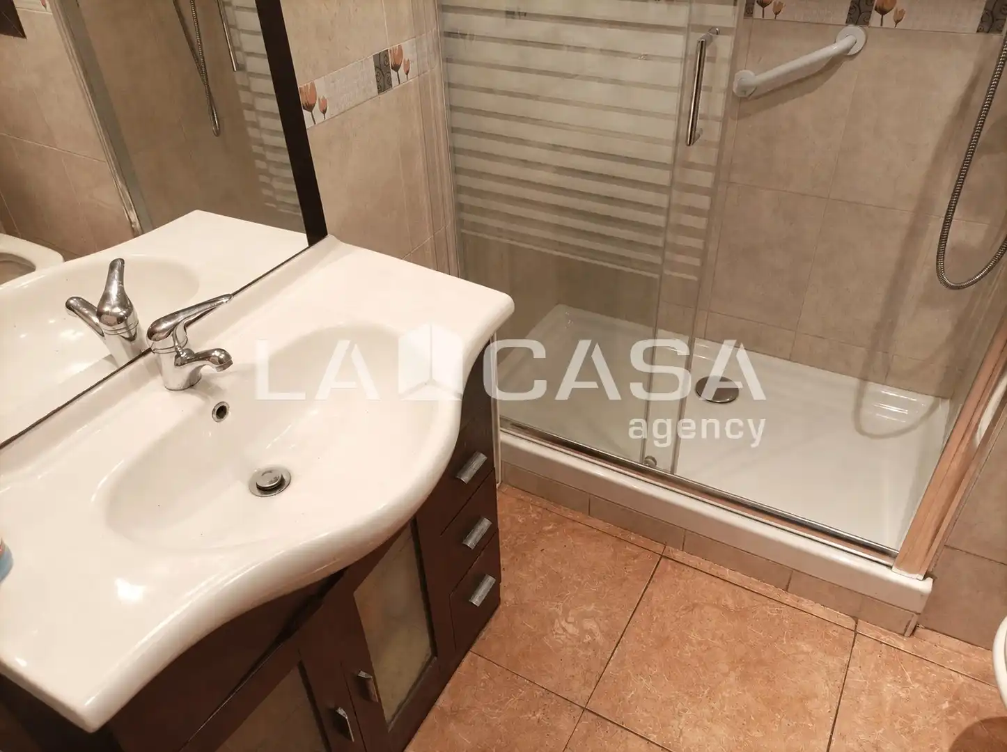 Bathroom of Flat for sale in Santa Coloma de Gramenet  with Air Conditioner, Furnished and Balcony