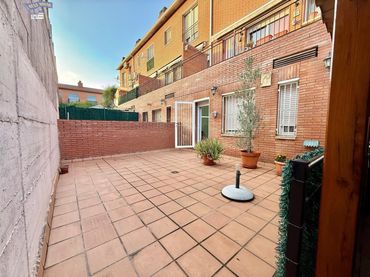 Casa amb balcó en venda a Santa Perpètua de Mogoda