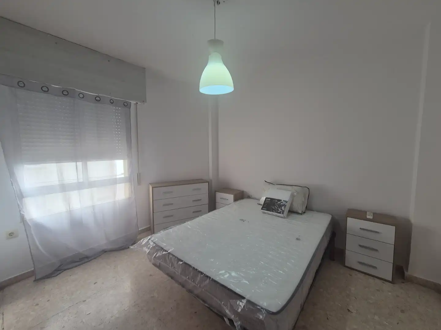 Dormitori de Apartament de lloguer en Badajoz amb Aire condicionat, Moblat i Rentadora