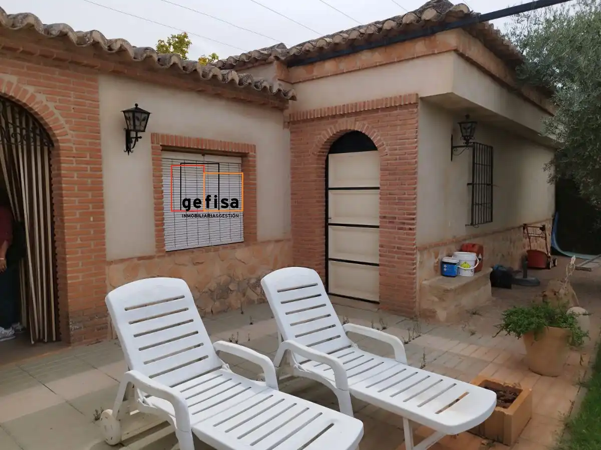 Jardín de Casa o chalet en venta en Valdepeñas con Calefacción, Trastero y Piscina