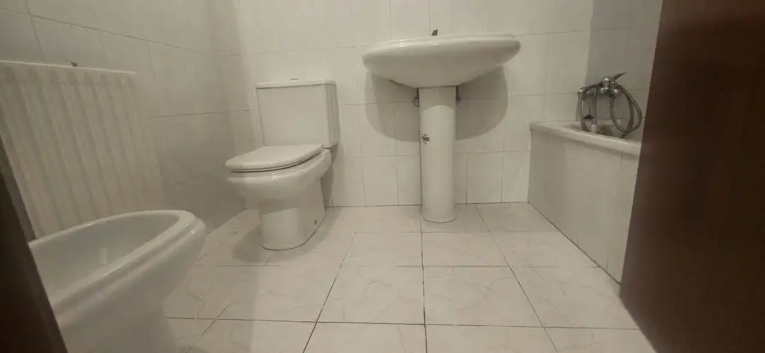 Badezimmer von Wohnung zum Verkauf in Bilbao  mit Heizung, Abstellraum und Alarm