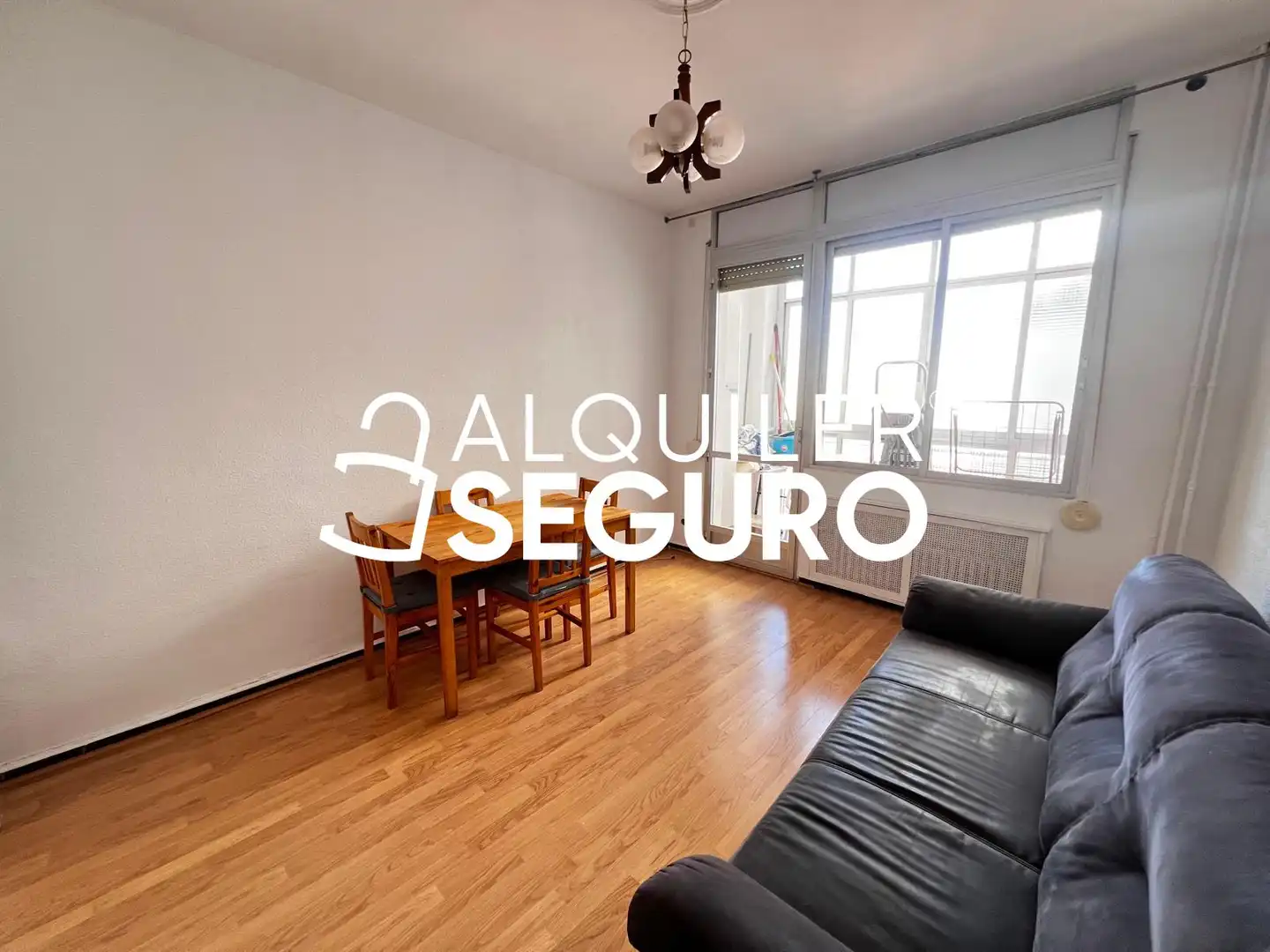 Vista exterior de Piso de alquiler en Madrid con Calefacción, Terraza y Amueblado