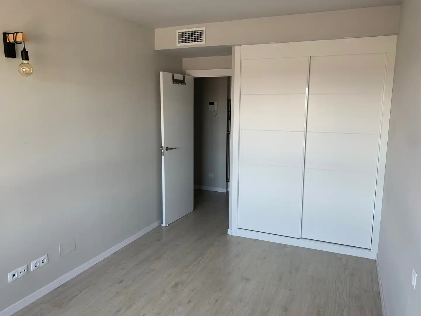 Bedroom of Flat for rent in Madrid  with Air Conditioner, Heating and Terrace