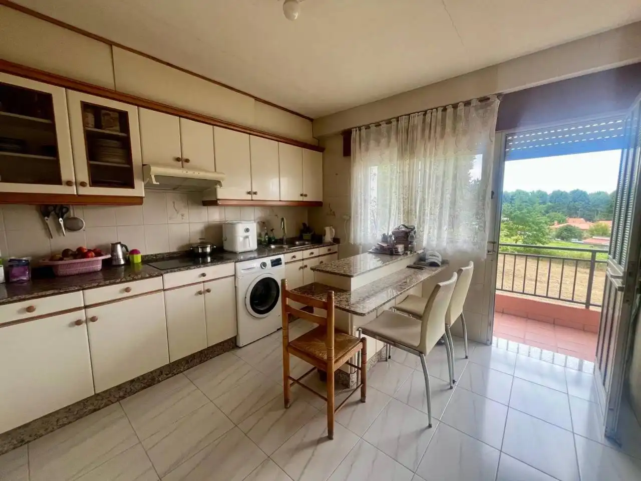 Cocina de Casa o chalet en venta en Cambre  con Jardín privado, Terraza y Amueblado
