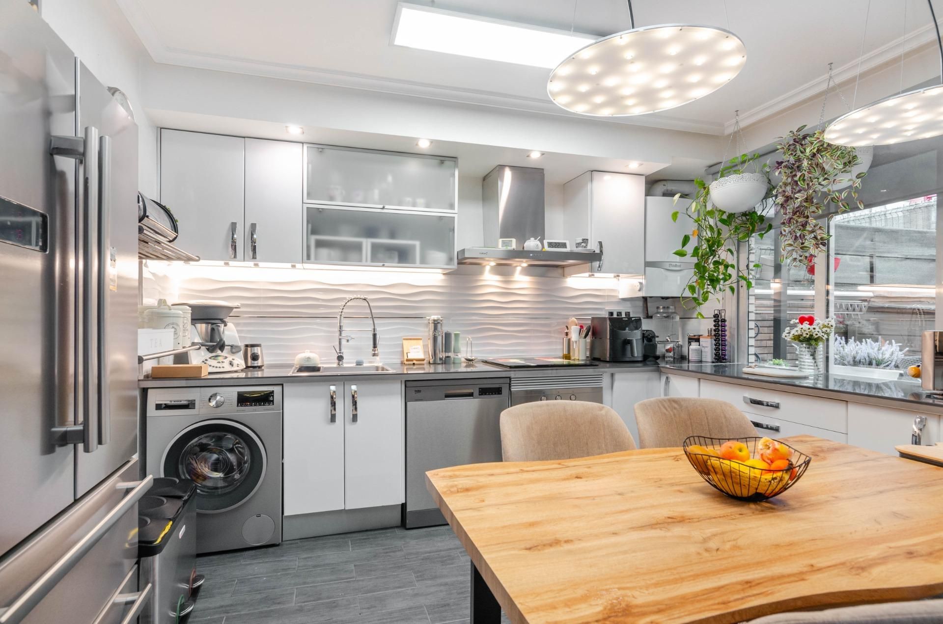 Kitchen of Flat for sale in Oviedo   with Terrace and Balcony