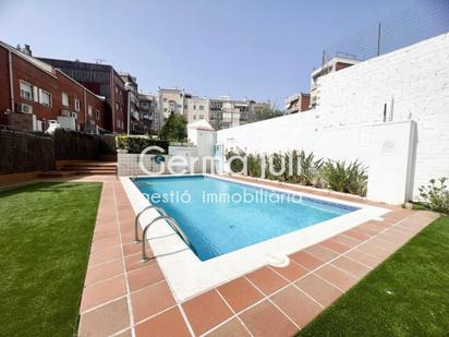 Piscina de Casa o xalet en venda en Badalona amb Aire condicionat, Terrassa i Piscina